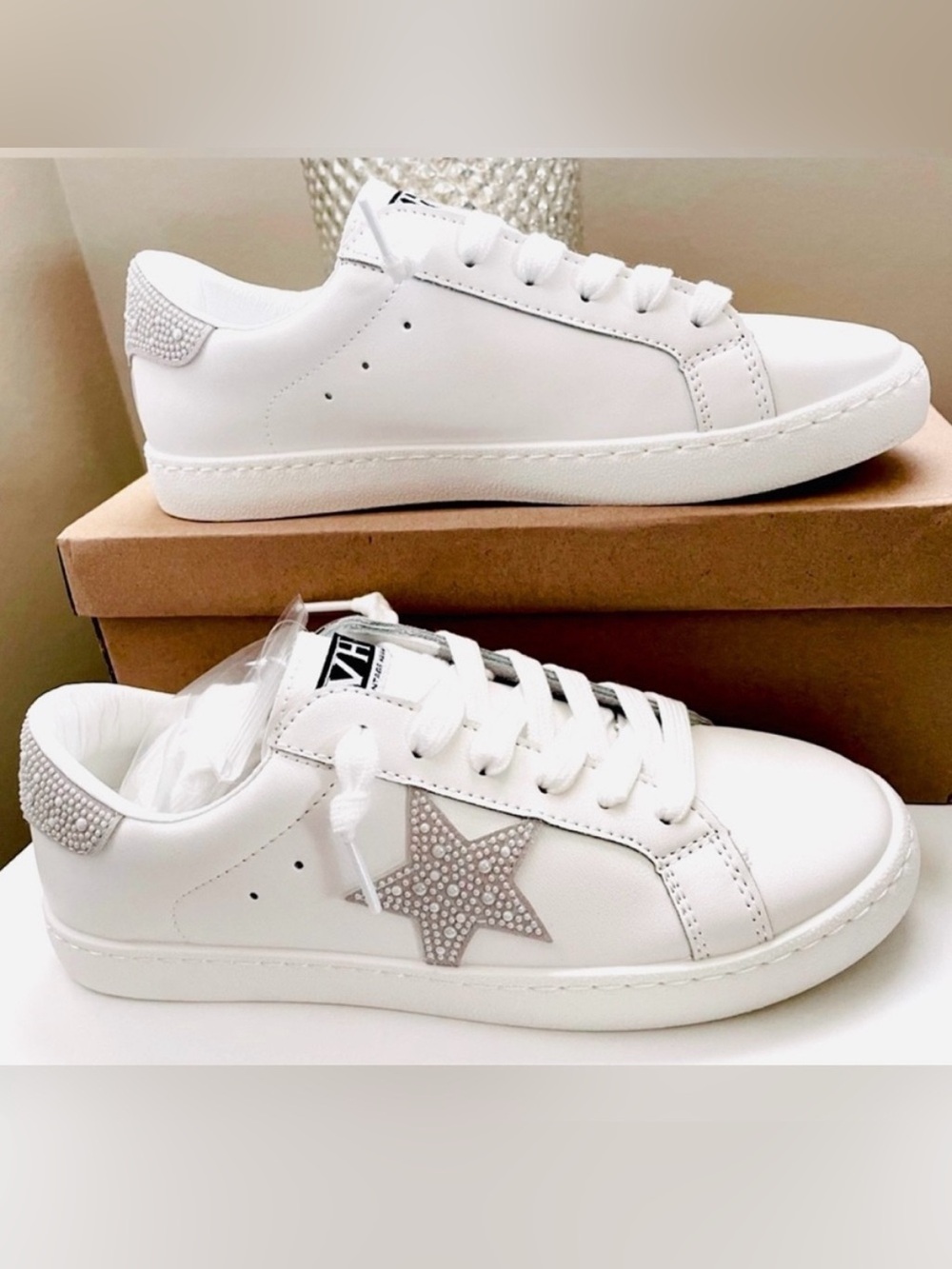 VINTAGE HAVANA Carla Pearl Star White Grey Sz 8.5 Fashion Sneaker New in Box NIB